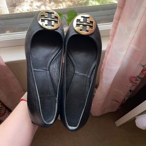 Tory Burch flats | black and gold